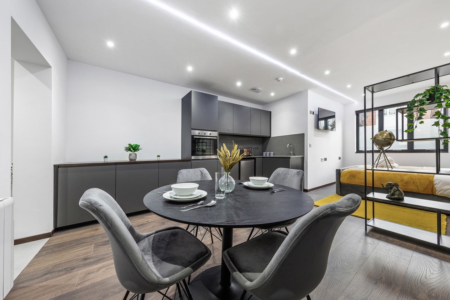 Flat Woodstock Road in Greater London