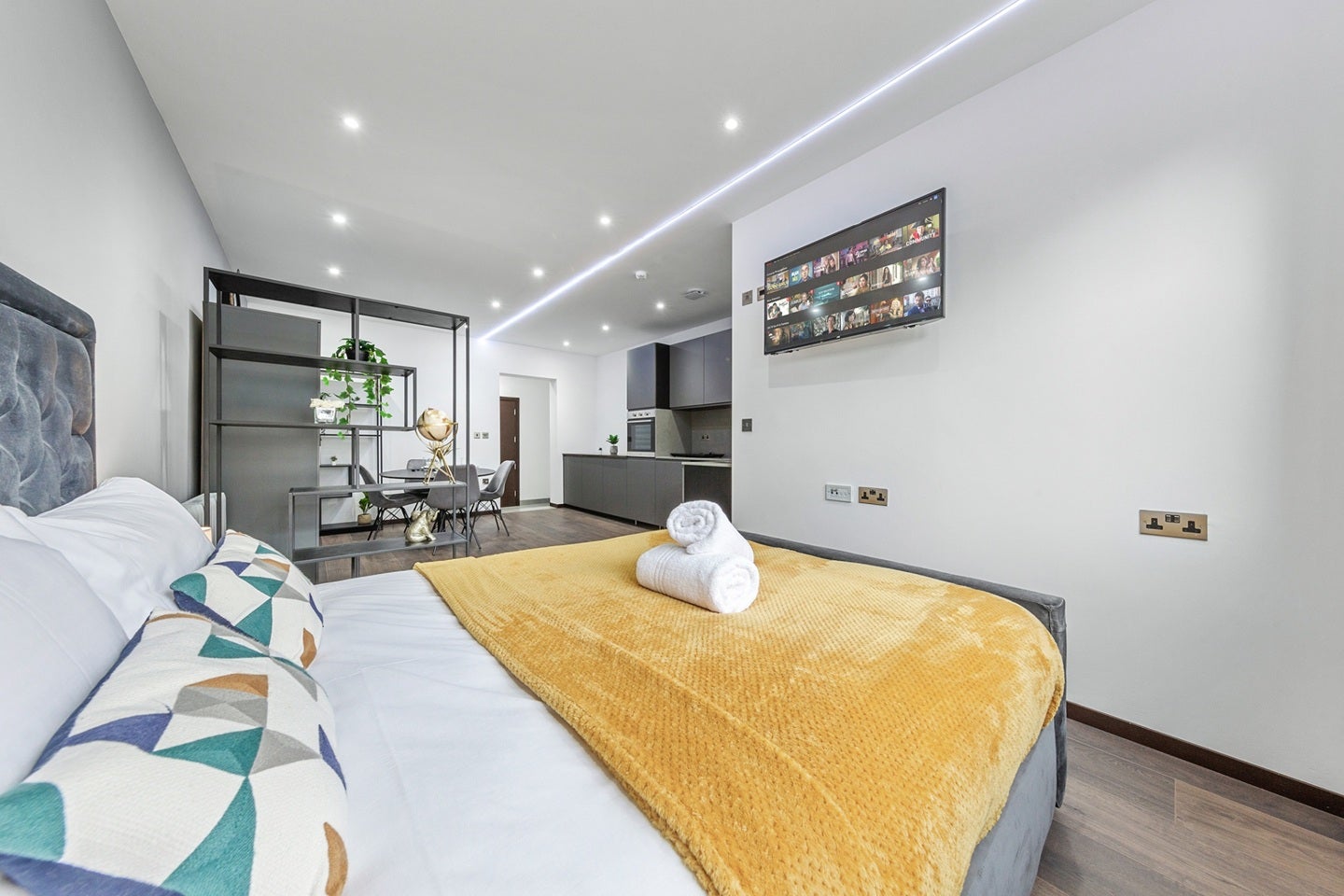 Flat Woodstock Road in Greater London