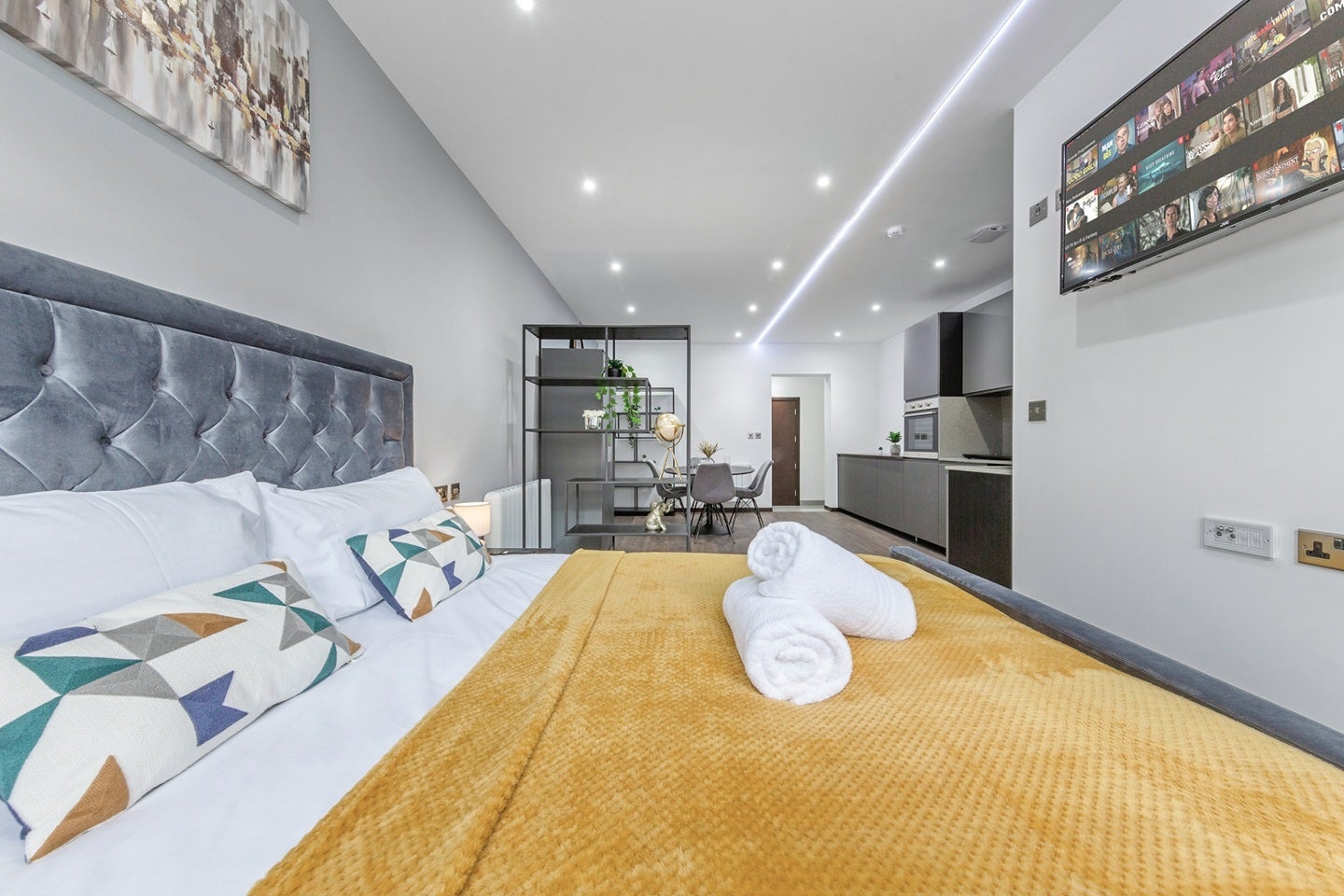 Flat Woodstock Road in Greater London