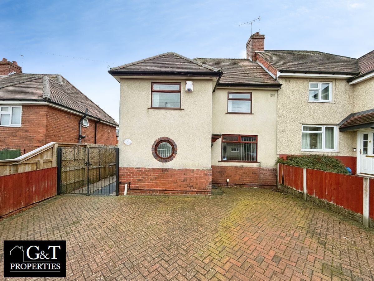 House Ashwood Avenue in Dudley