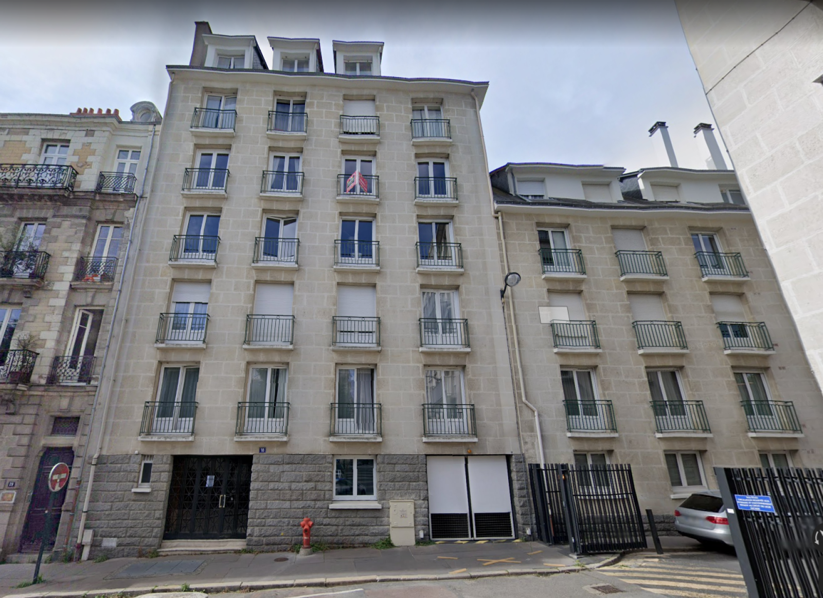 Flat Place Édouard Normand in Nantes