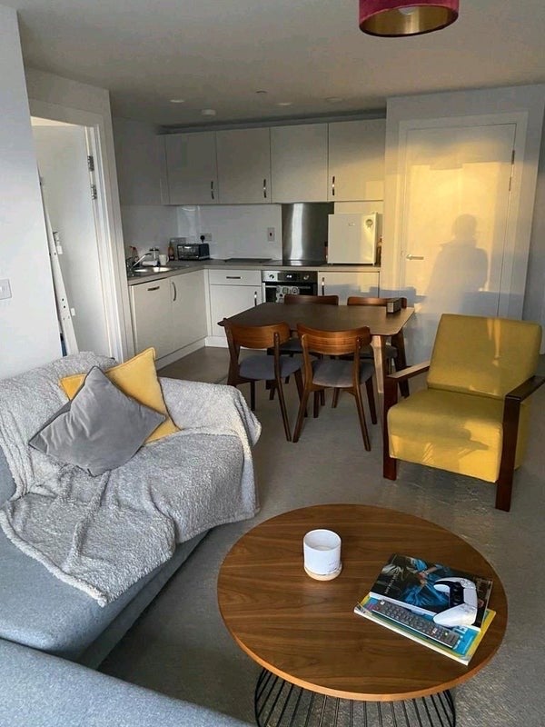 Room Dearmans Place in Salford