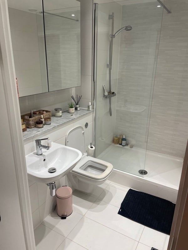 Room Dearmans Place in Salford