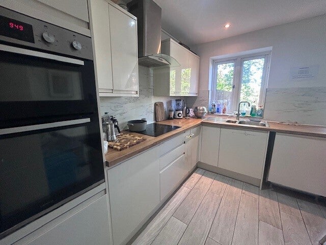Room Ashburnham Road in Luton