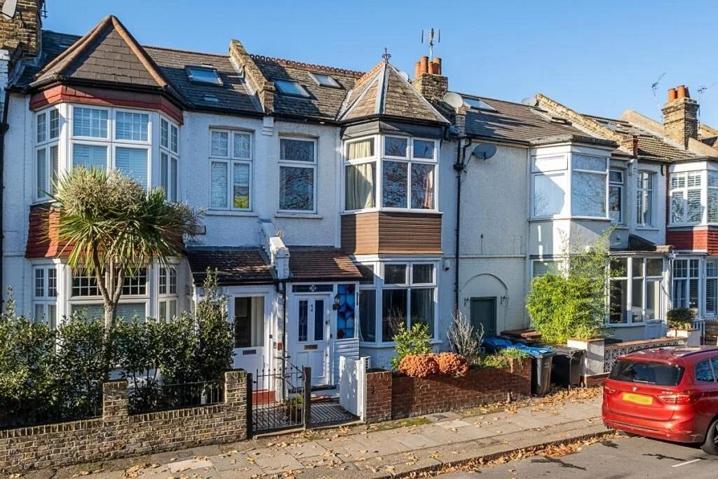 House Strathearn Road in Greater London