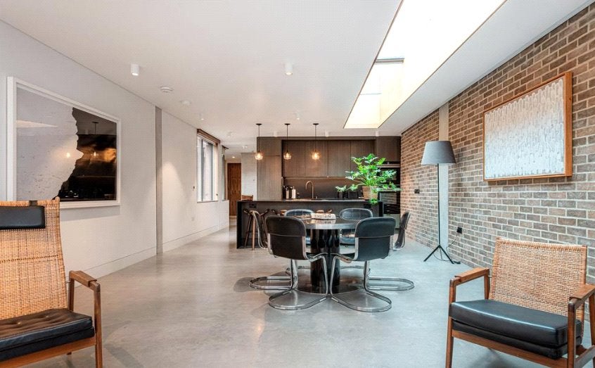 Flat Weymouth Mews in City of Westminster