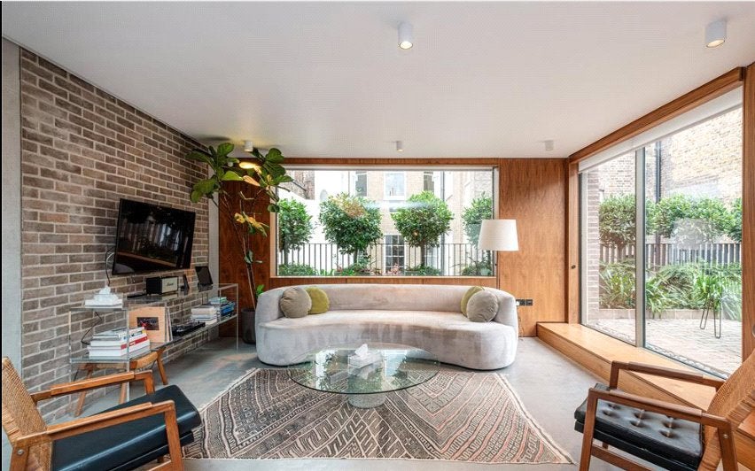 Flat Weymouth Mews in City of Westminster
