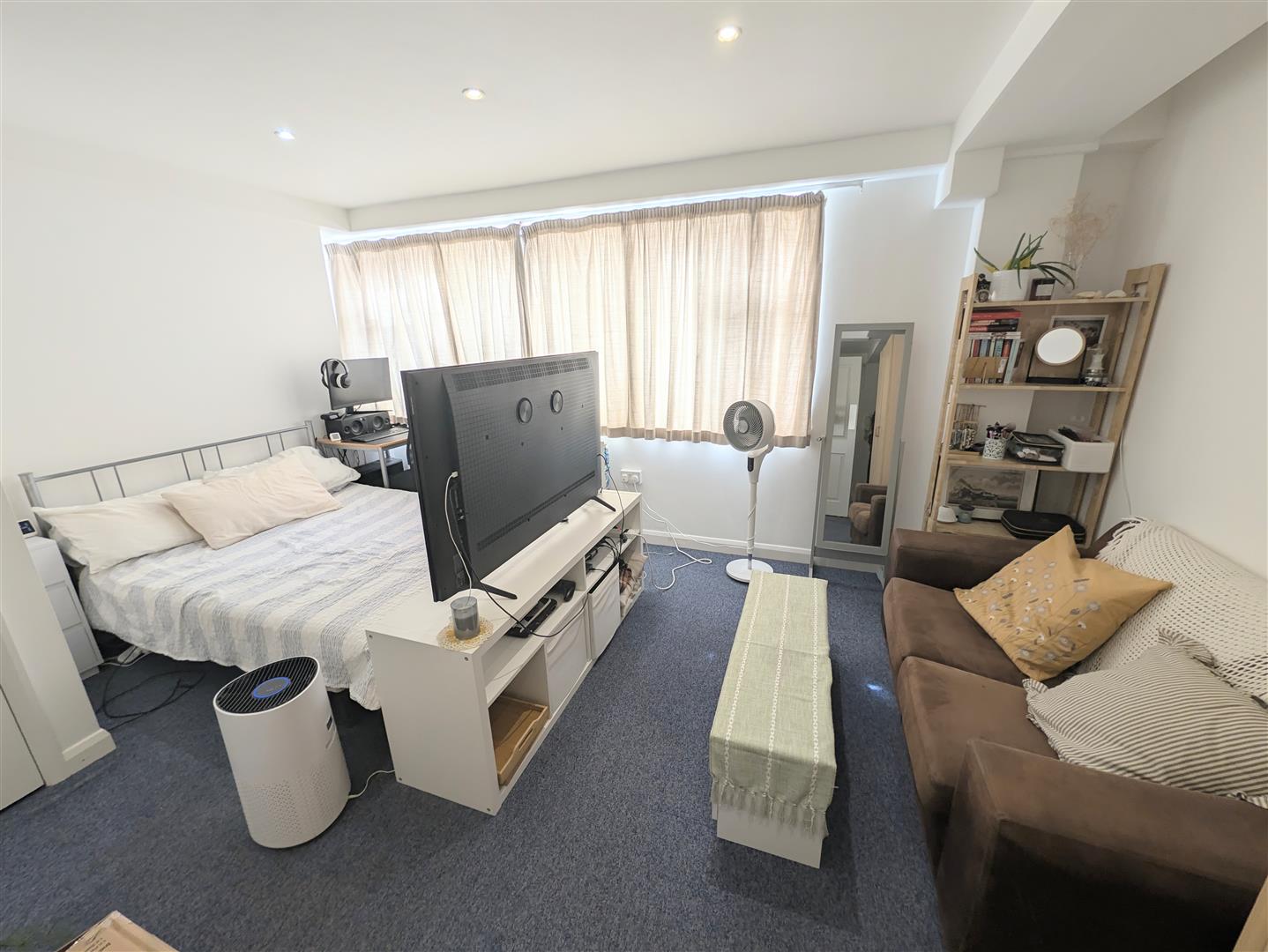 Flat Montem Road in Greater London