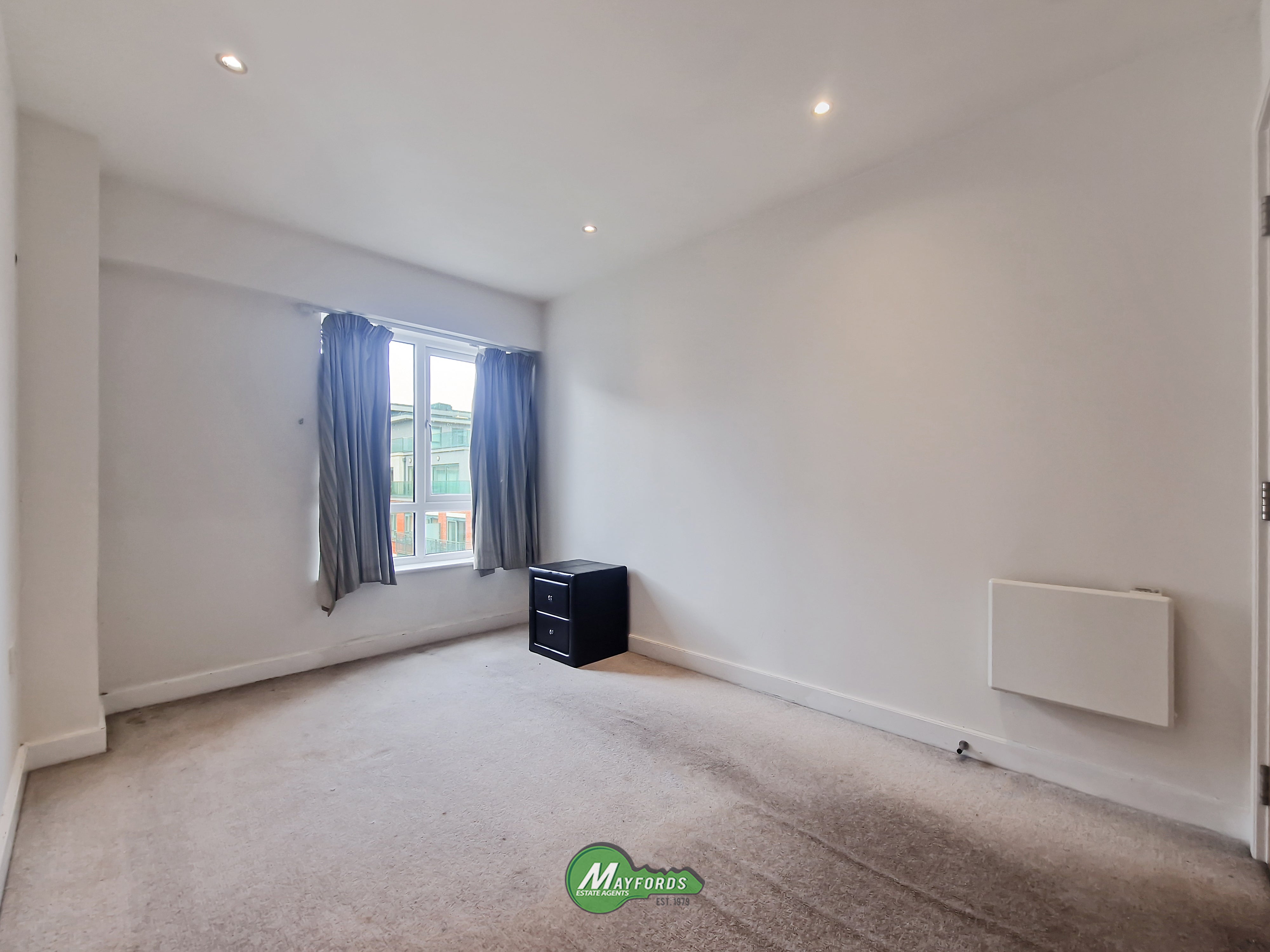Flat Commander Avenue in Greater London