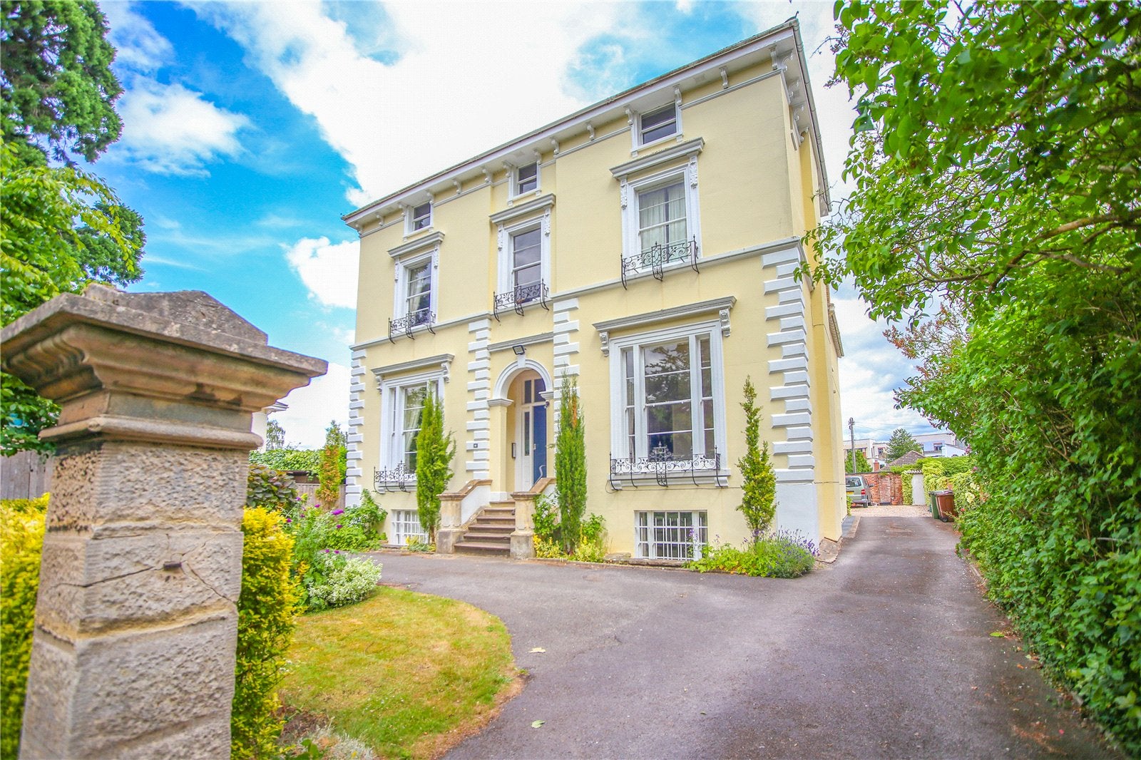 Flat Pittville Crescent in Cheltenham