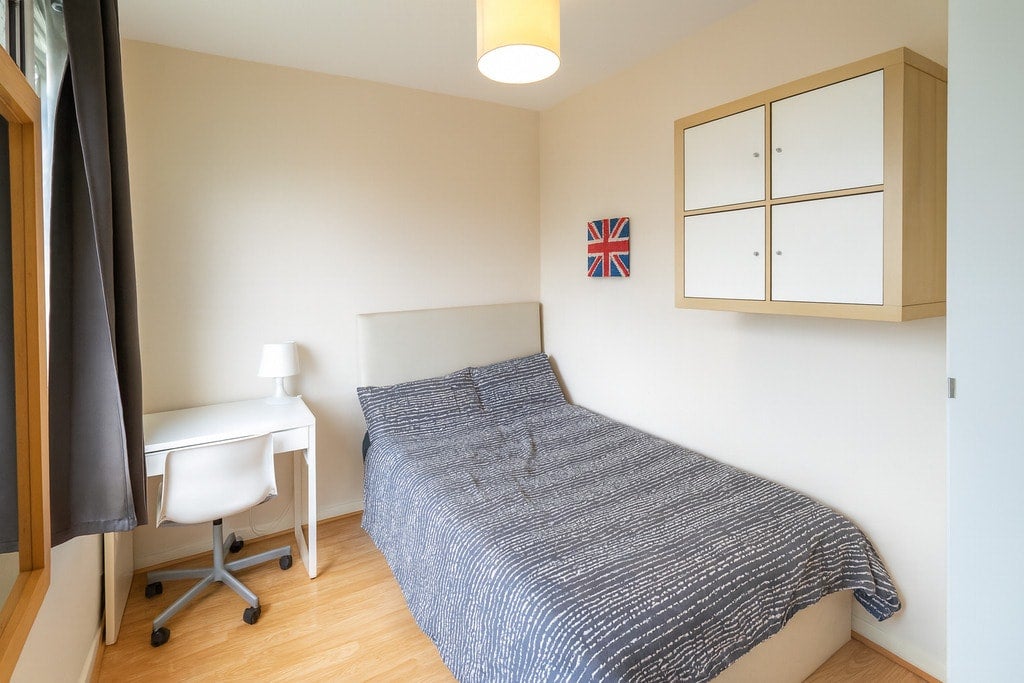 Room Gernon Road in Greater London