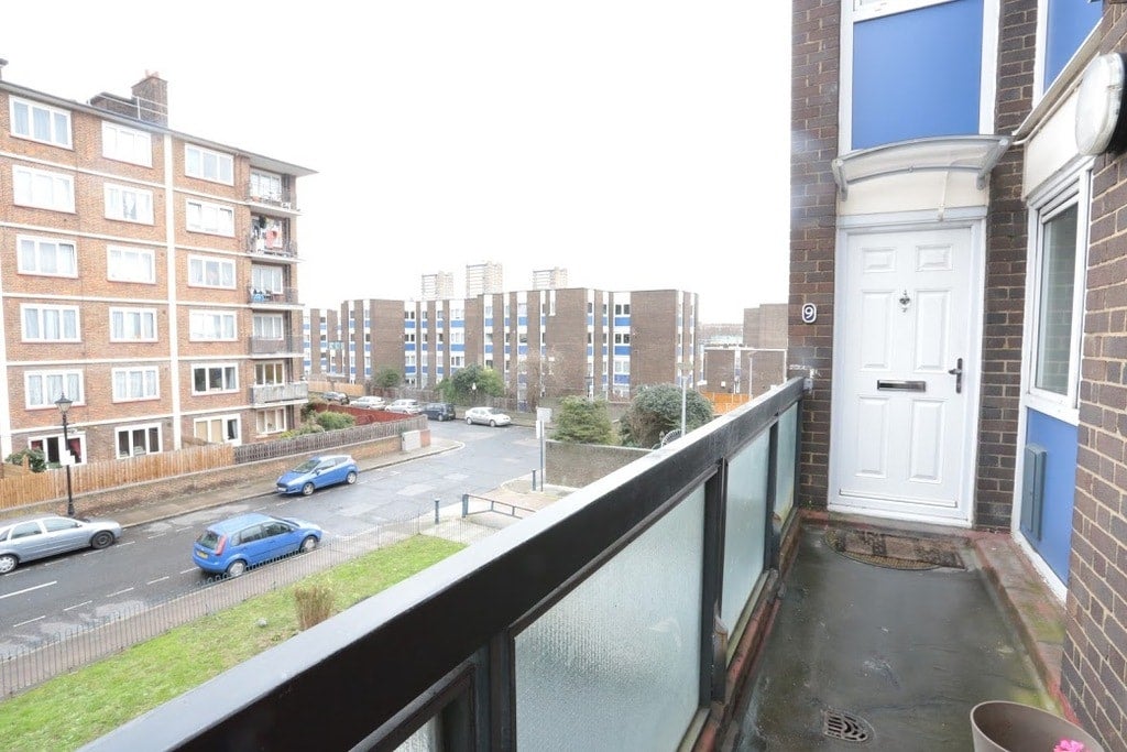 Room Gernon Road in Greater London