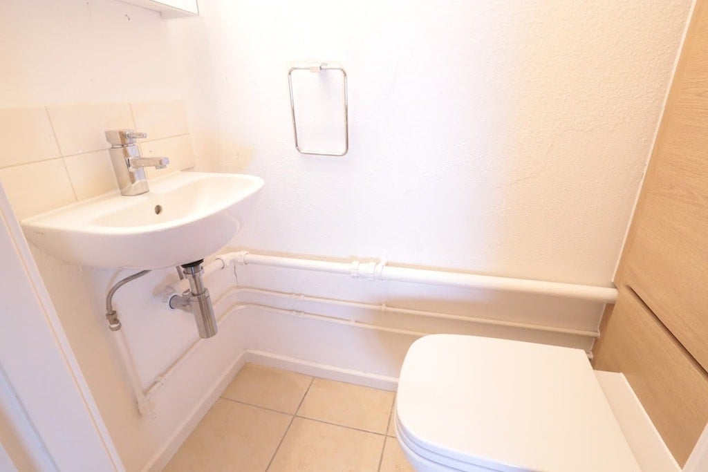 Room Gernon Road in Greater London