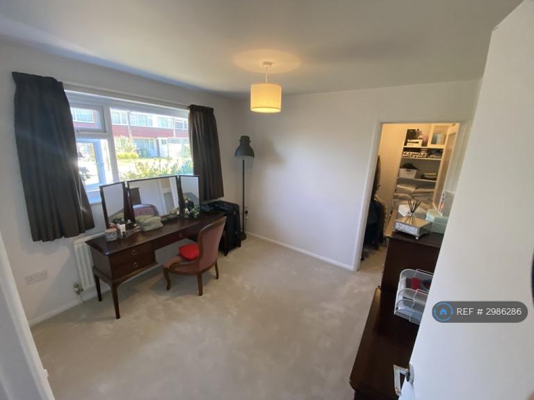 Flat Marshalls Close in Epsom and Ewell