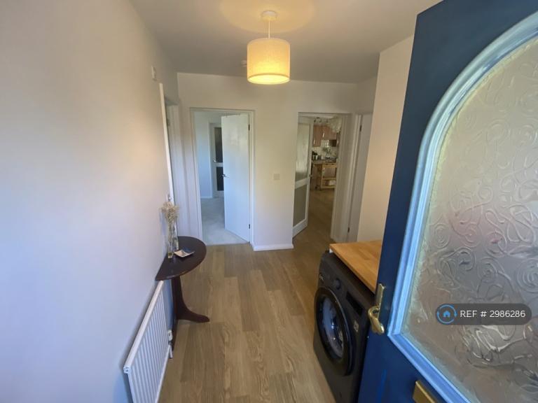 Flat Marshalls Close in Epsom and Ewell
