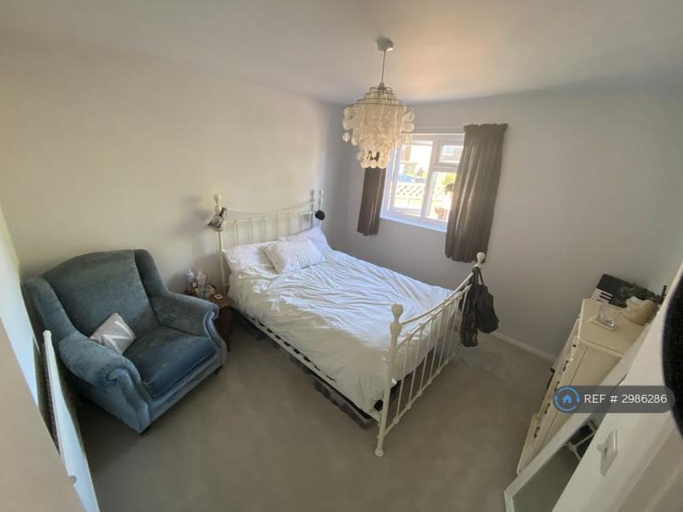 Flat Marshalls Close in Epsom and Ewell