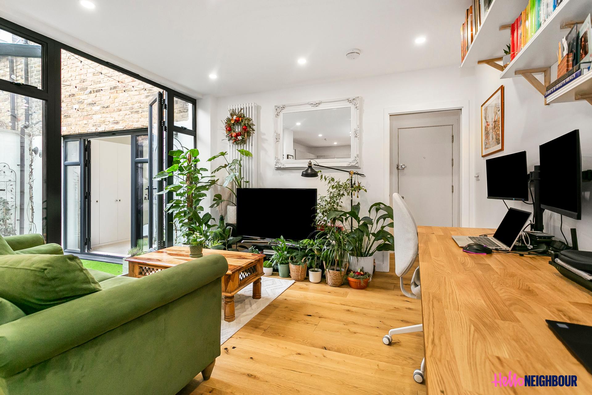 Flat Sandycombe Road in Greater London