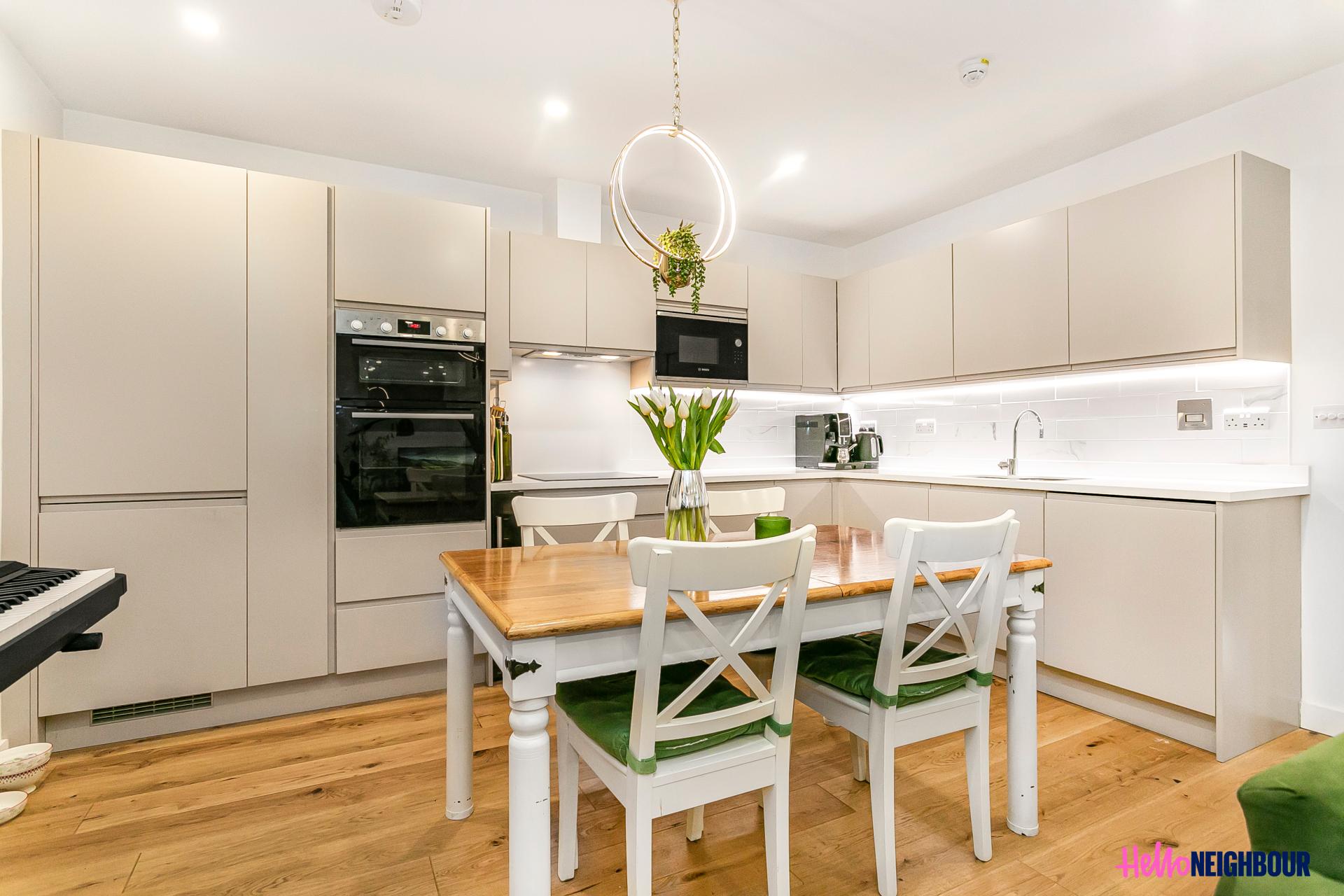 Flat Sandycombe Road in Greater London