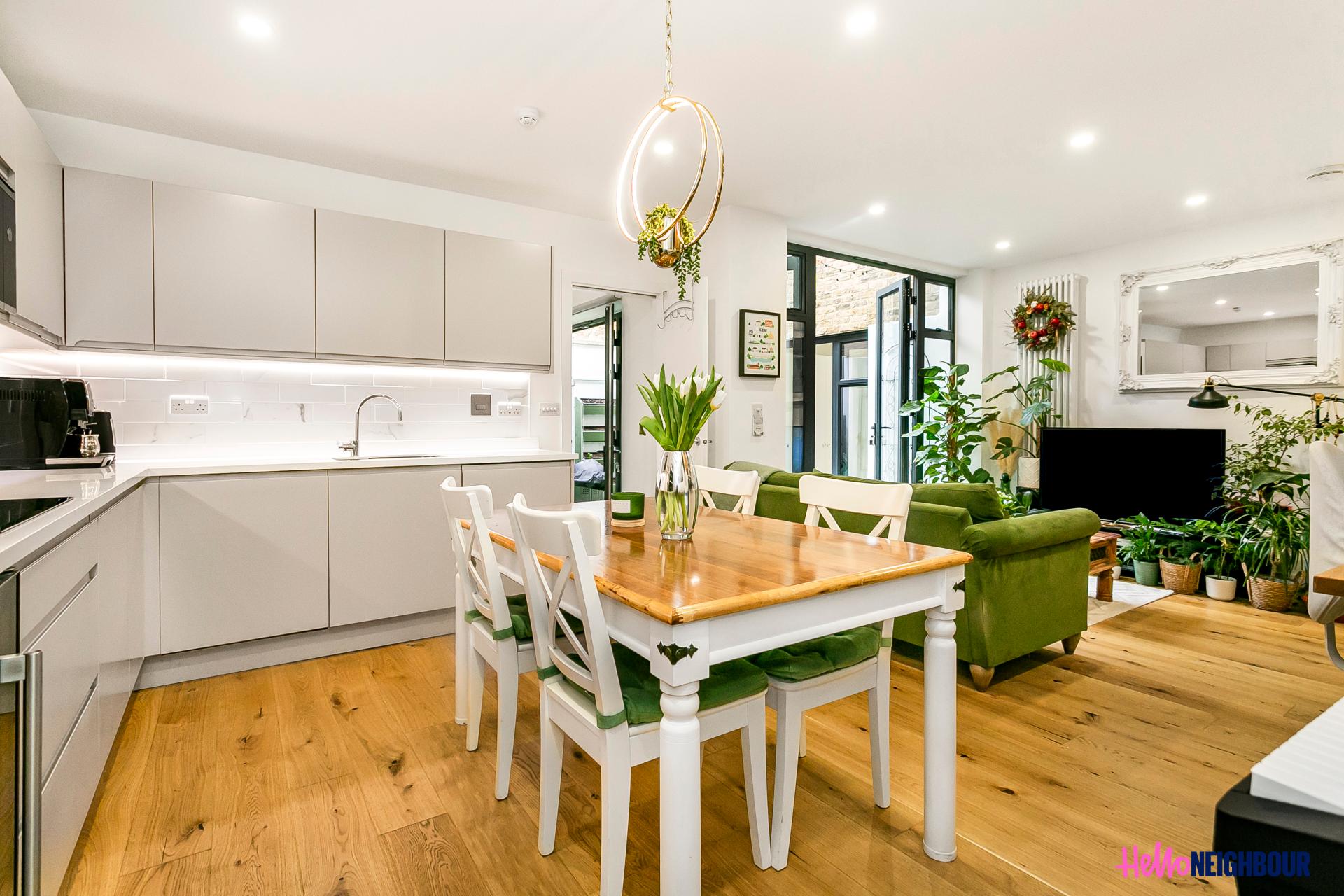 Flat Sandycombe Road in Greater London