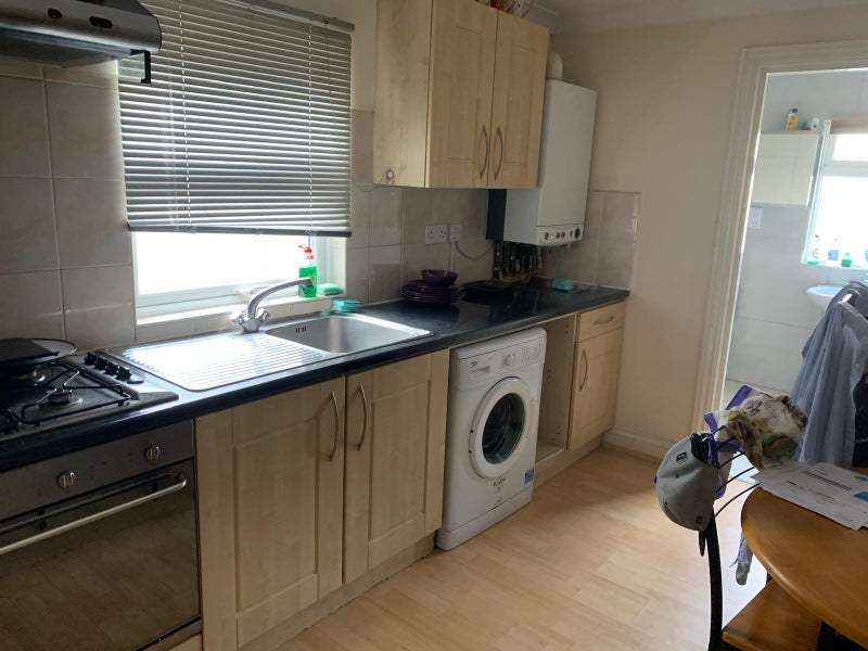 Room High Street Colliers Wood in Greater London