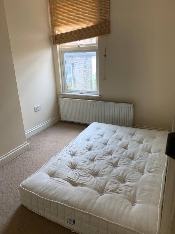 Room High Street Colliers Wood in Greater London