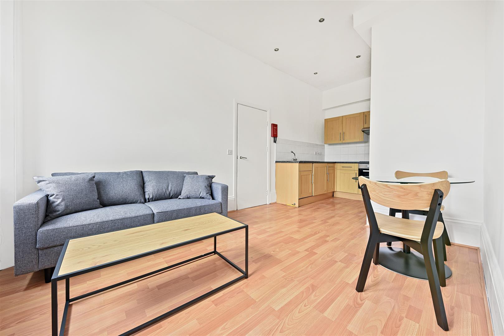 Flat Holland Road in Greater London