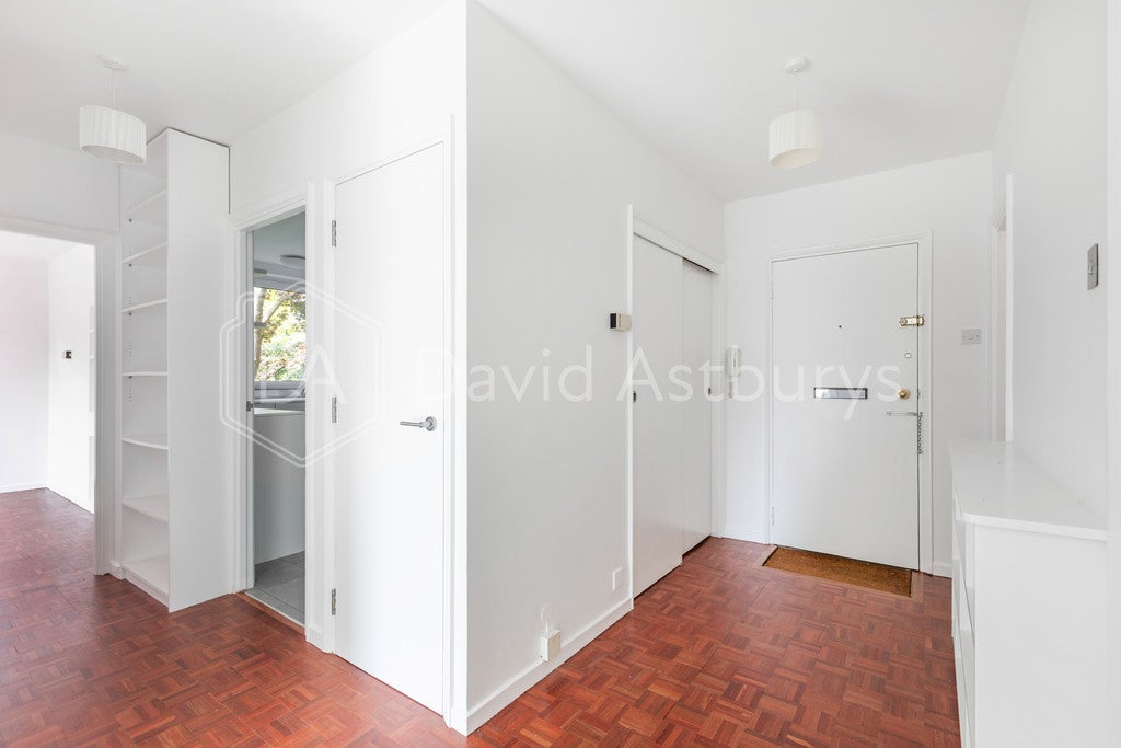 Flat Stanhope Gardens in Greater London