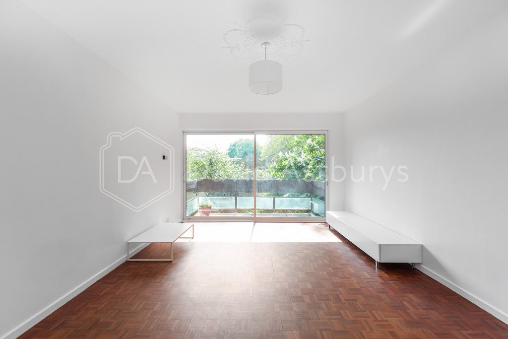 Flat Stanhope Gardens in Greater London
