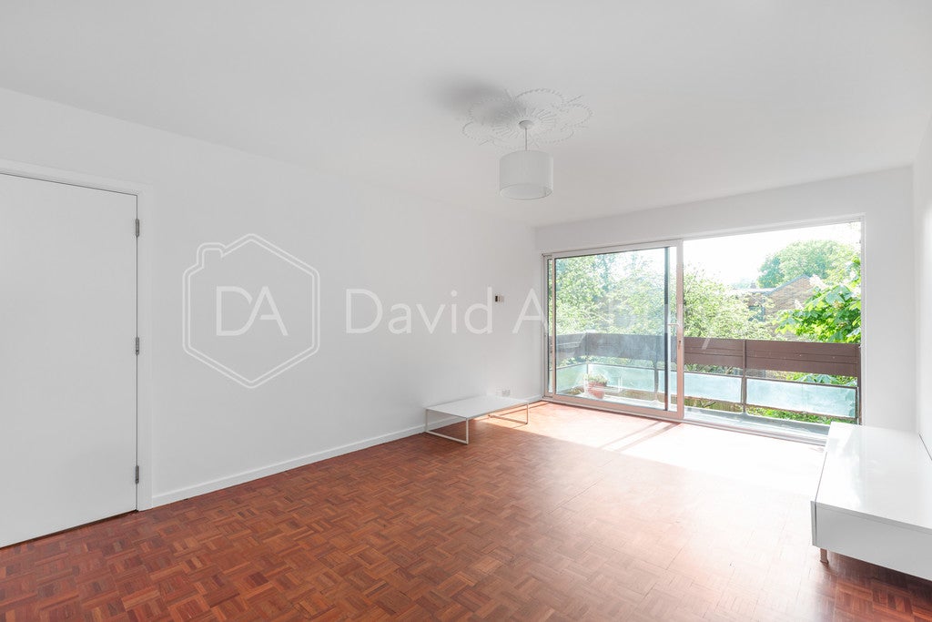 Flat Stanhope Gardens in Greater London