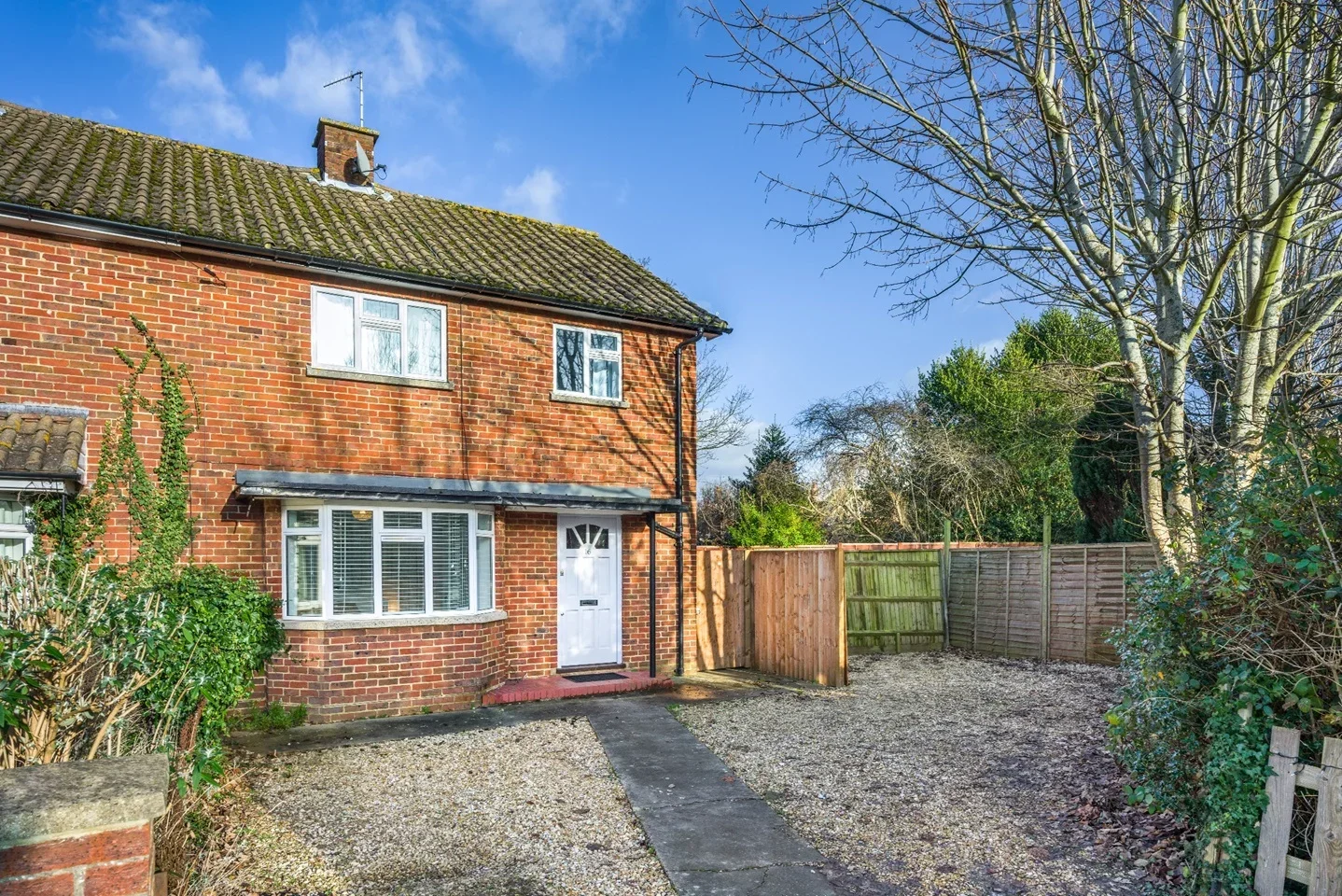 Room Kings Road in Horley