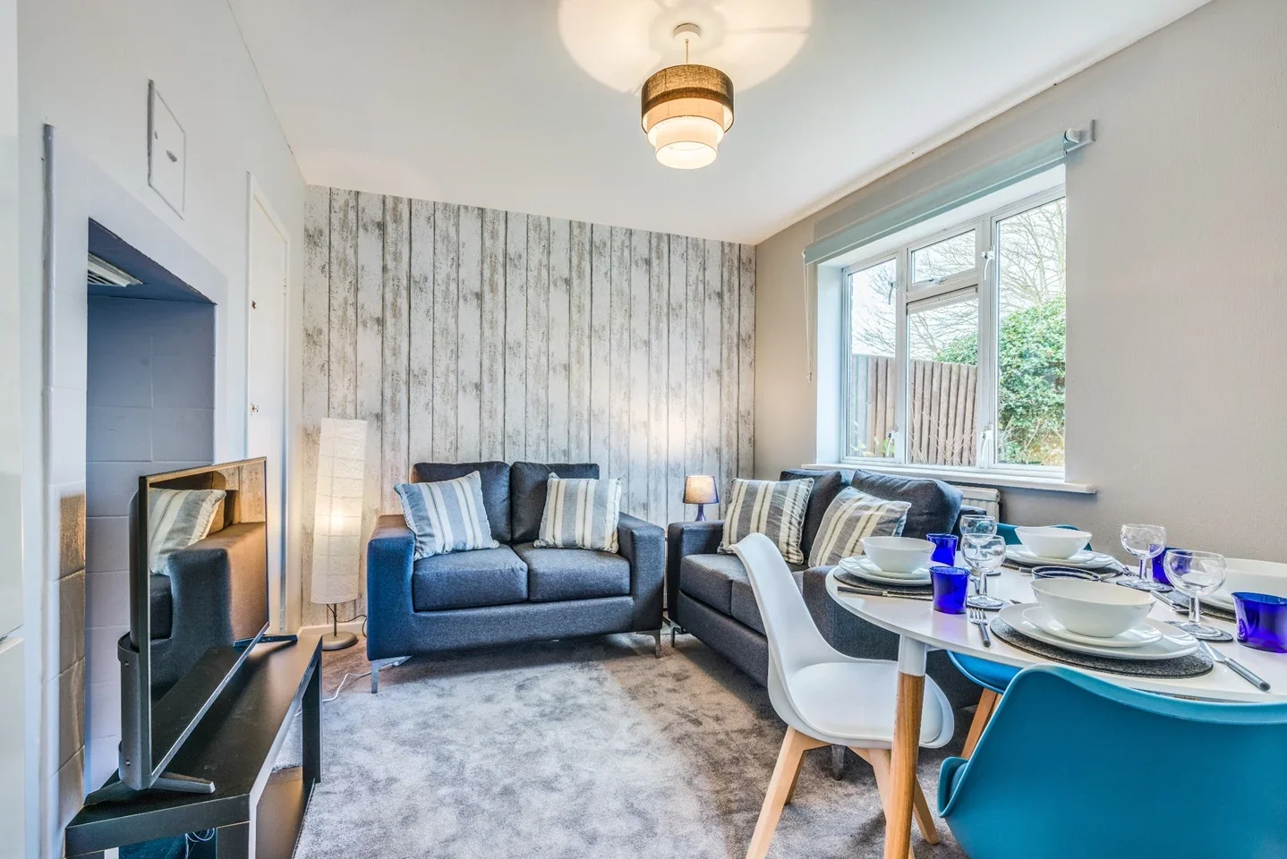 Room Kings Road in Horley