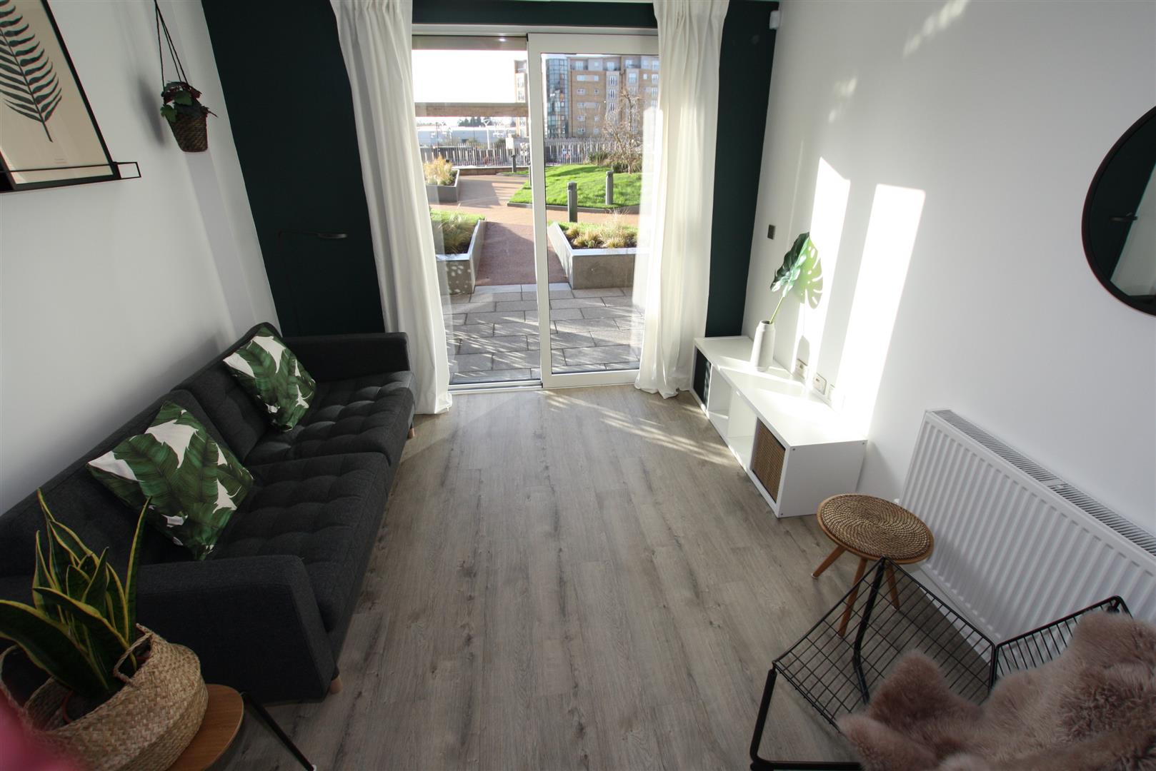 Flat Waterview Lane in Salford