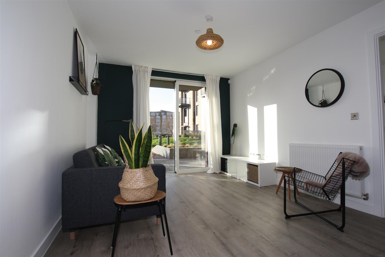 Flat Waterview Lane in Salford