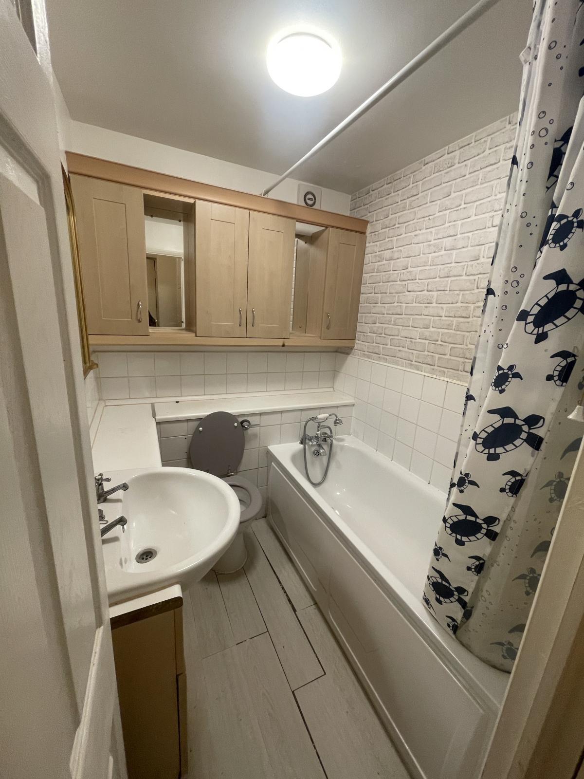 Flat Magpie Close in Greater London