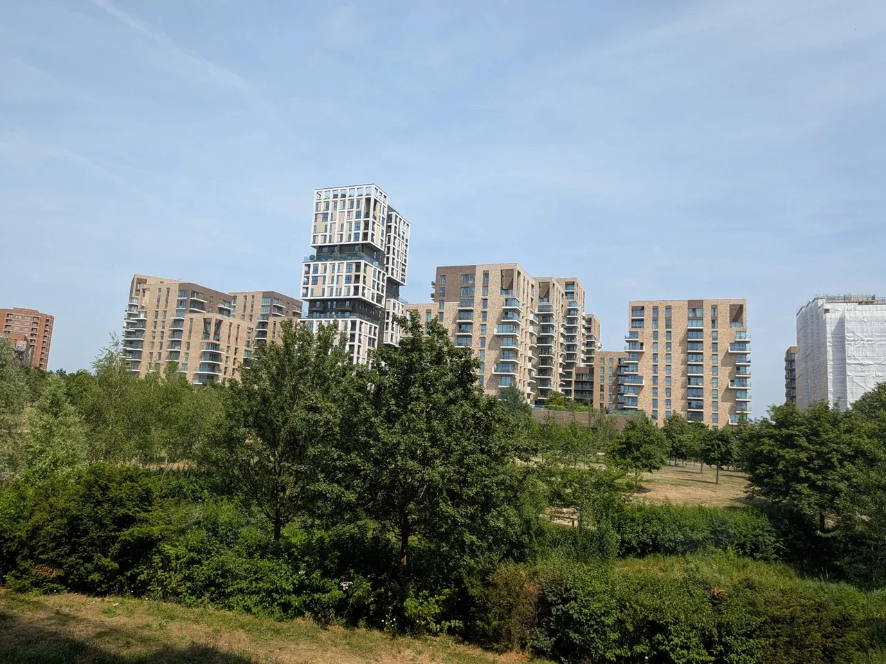 Flat Saundby Lane in Greater London