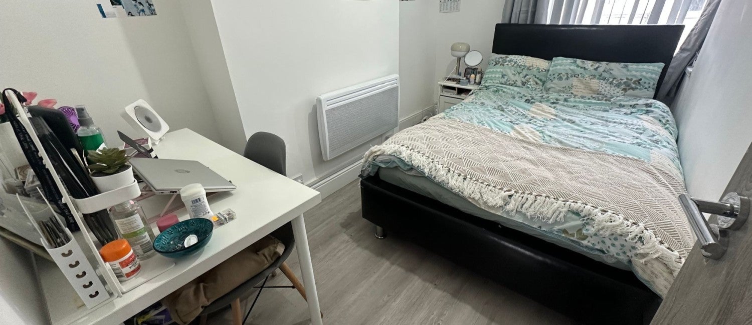Flat Mundy Place in Cardiff