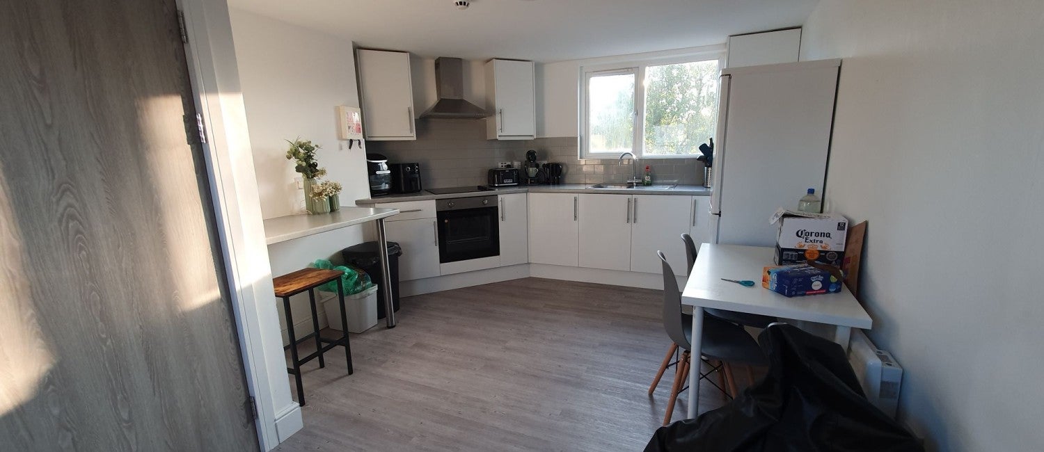 Flat Mundy Place in Cardiff