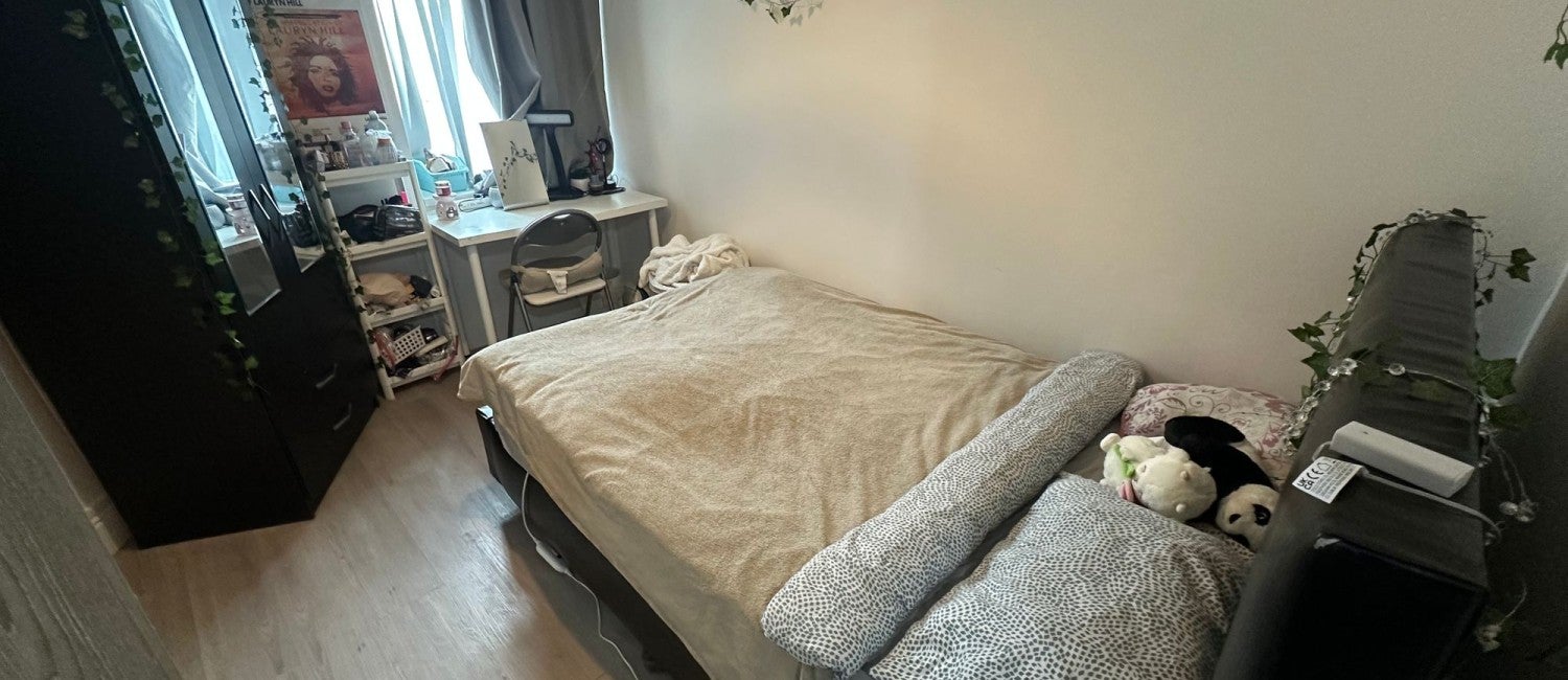 Flat Mundy Place in Cardiff