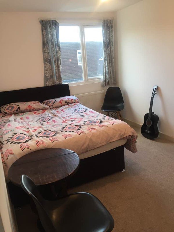 Room Sturrock Close in Greater London