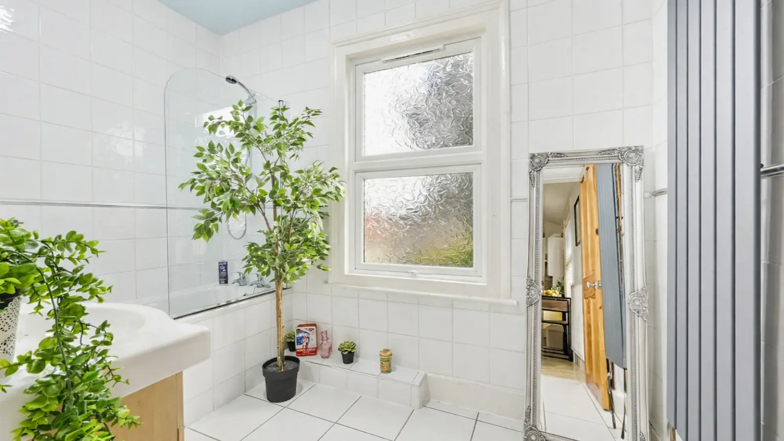 Flat Brookdene Road in Greater London