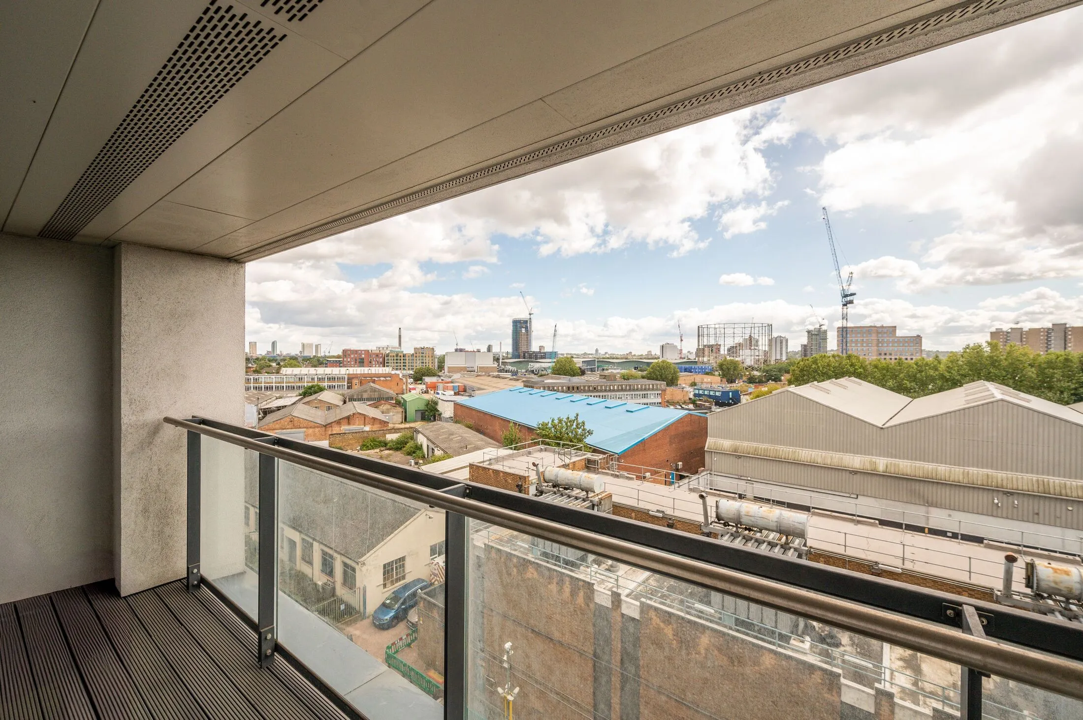 Flat Rotherhithe New Road in Greater London