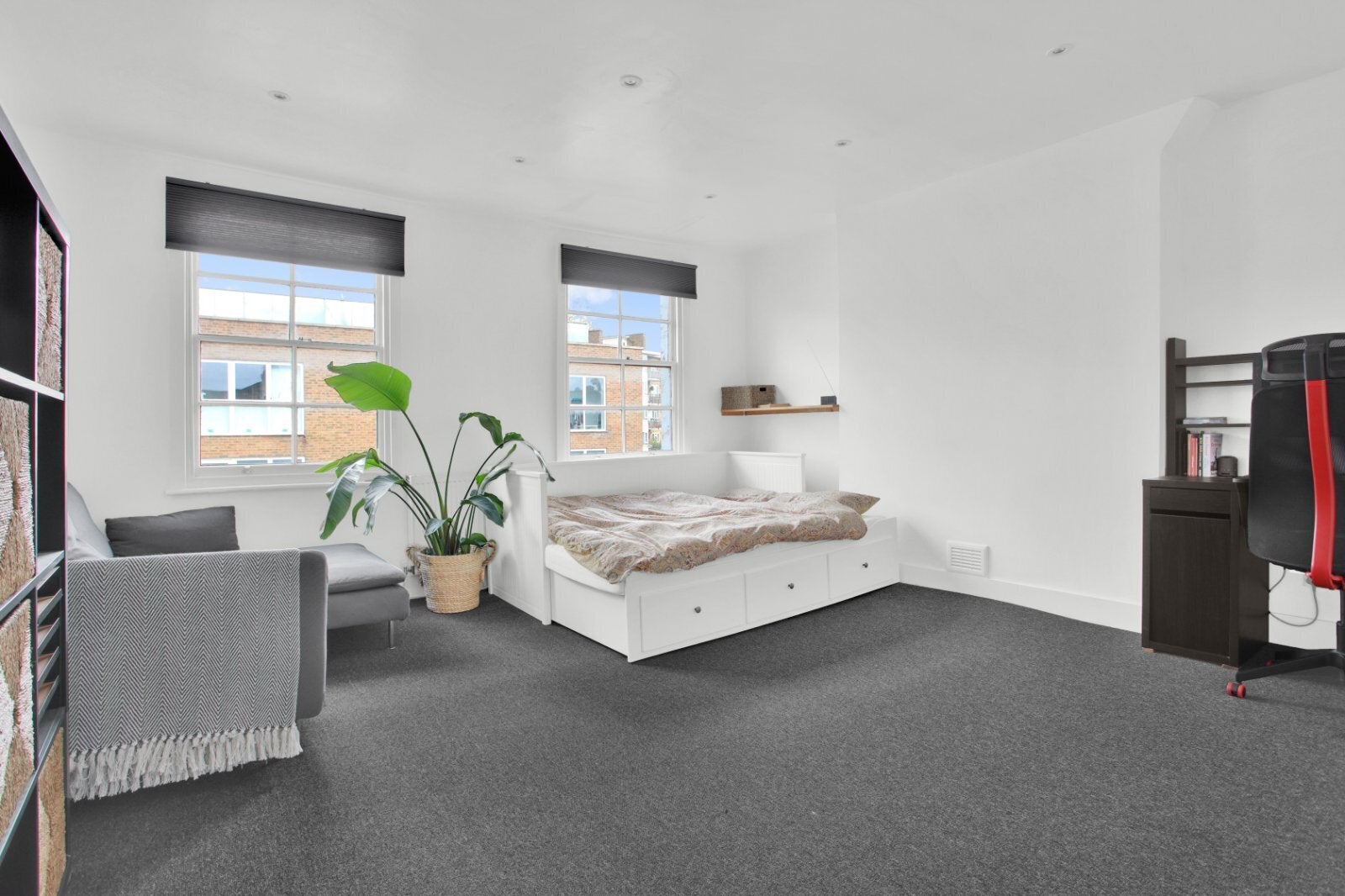 Flat Royal College Street in Greater London