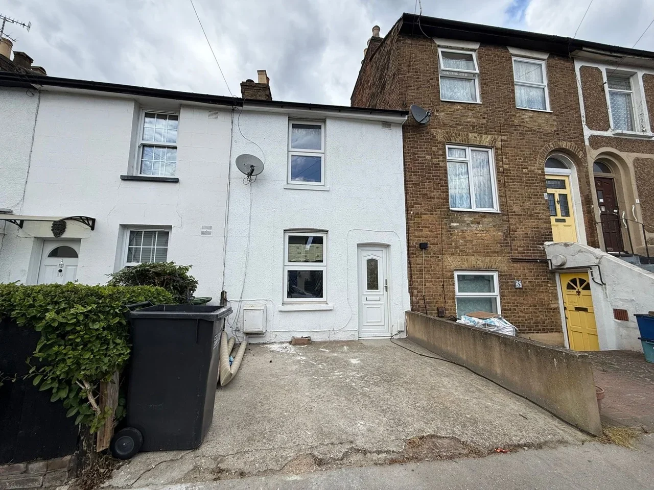 House West Street in Greater London