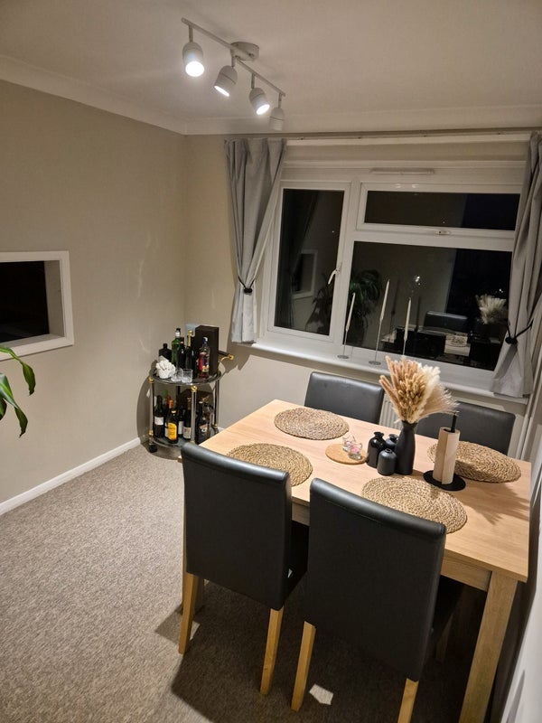 Room Waters Edge in Maidstone