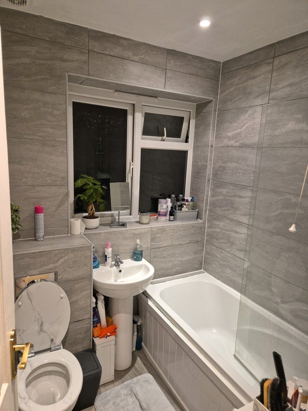Room Waters Edge in Maidstone