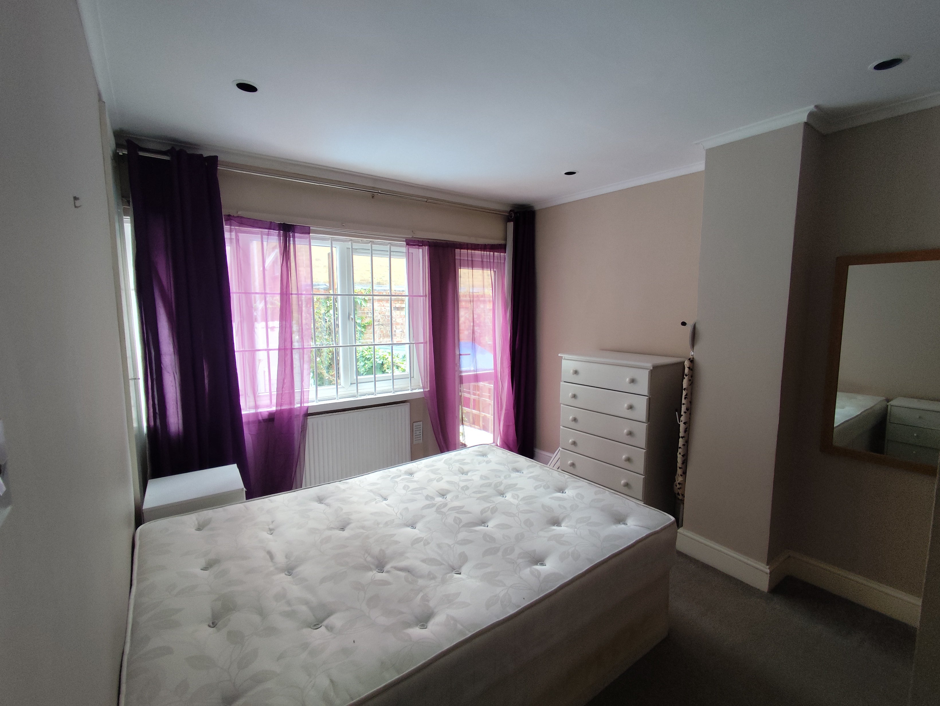 Flat Marlborough Road in London