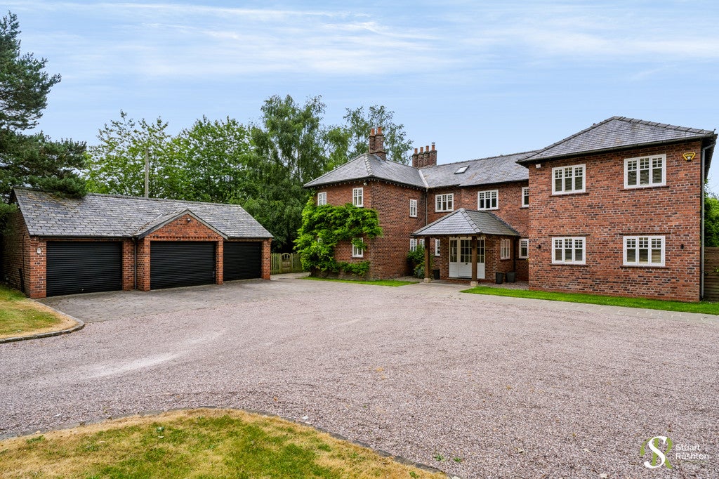 House Chelford Lane in Over Peover