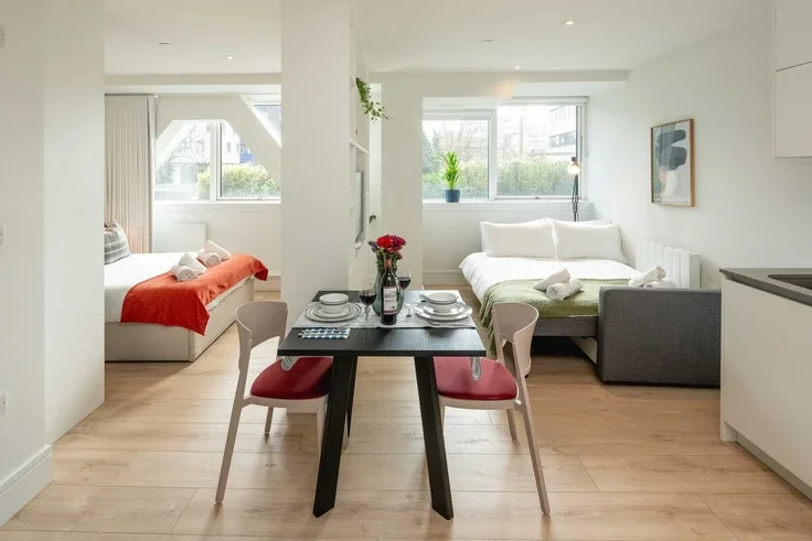 Flat Olympic Way in Greater London