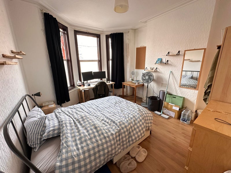 Room Cobham Road in Greater London