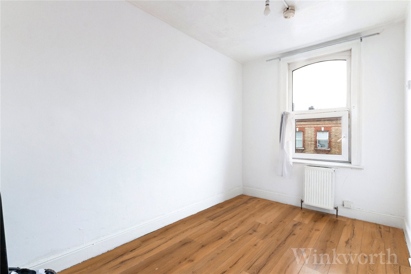 Flat Peckham High Street in Greater London